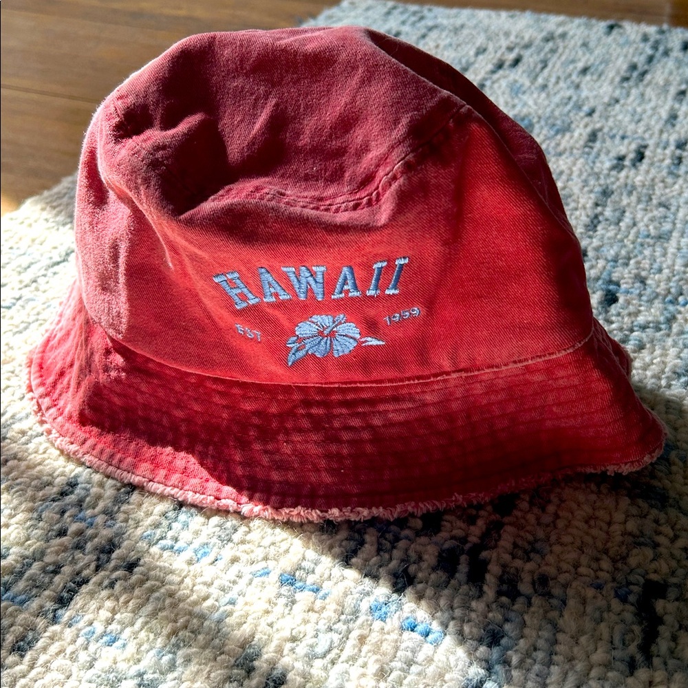 NWT, David & Young Hawaii Hibiscus bucket hat